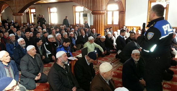 EMNİYET CAMİDE UYUŞTURUCU SEMİNERİ VERDİ