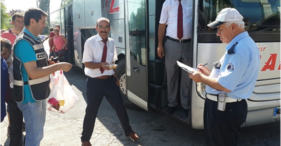 EMNİYET TERMİNALDE BAKLAVA İKRAM ETTİ 