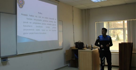 EMNİYETTEN EĞİTİM FAKÜLTESİNDE UYUŞTURUCU SEMİNERİ