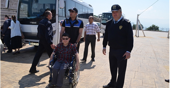 EMNİYETTEN ENGELLİ ÇOCUKLAR VE AİLELERİNE MORAL GEZİSİ
