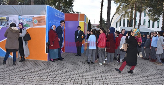 ENGELLİLERİ ANLAMAK İÇİN EMPATİ İSTASYONU KURULDU