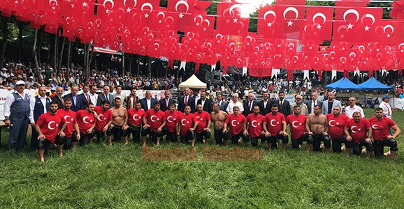 Er Meydanı Hendekli Pehlivanlara Emanet