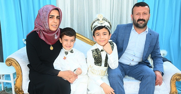 Erhan ve Ömer Asaf Delikanlı Oldu