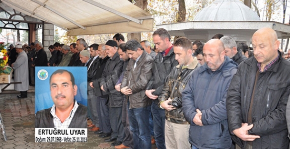 ERTUĞRUL UYAR SEVENLERİNİ ÜZDÜ 