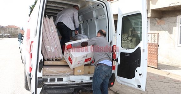 EVİ YANAN AİLEYE KIZILAY’DAN YARDIM