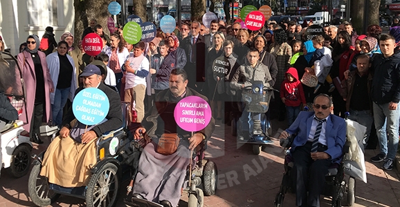 Farkındalık Gününde Önce Yürüyüş Sonra Sergi