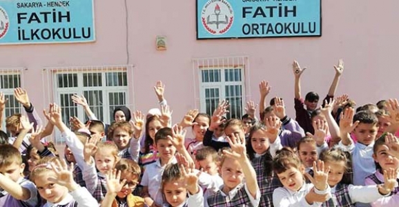 Fatih İlk ve Ortaokulu Kınalı Kuzuları Unutmadı