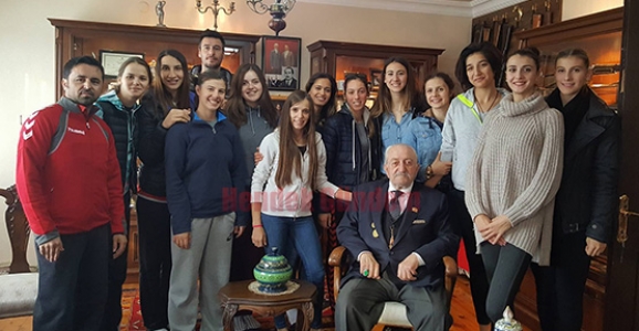 FİLENİN SULTANLARINDAN VEFA ZİYARETİ