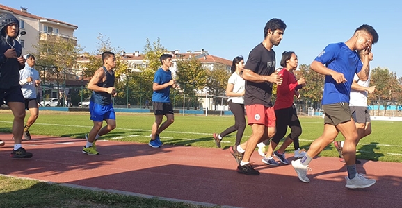 Filipinli Karatecilerin Tercihi Hendek