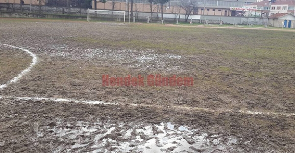 FUTBOL’A ÇAMUR ENGELİ