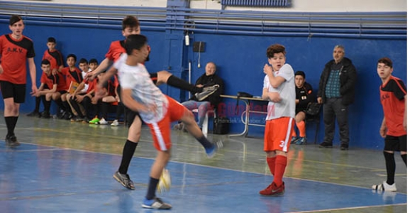 FUTSAL’DA GRUP MÜSABAKALARI DEVAM EDİYOR