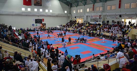 GAFFAR OKKAN KARATE TURNUVASI YAPILDI