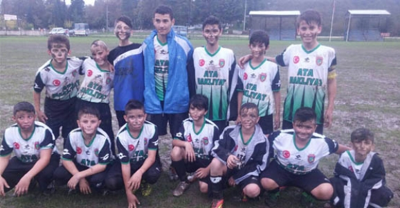 GALİBİYETİNE ÇAMURDA ENGEL OLAMADI