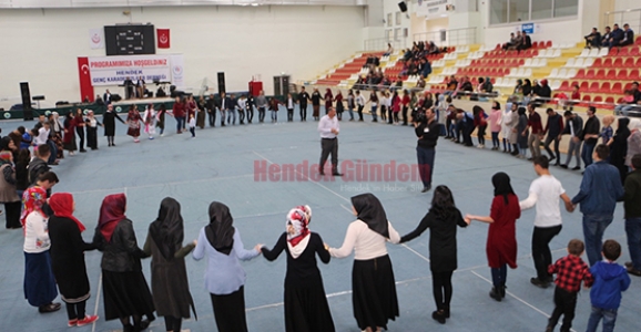 GENÇ KARADENİZLİLER GECEDE COŞTU