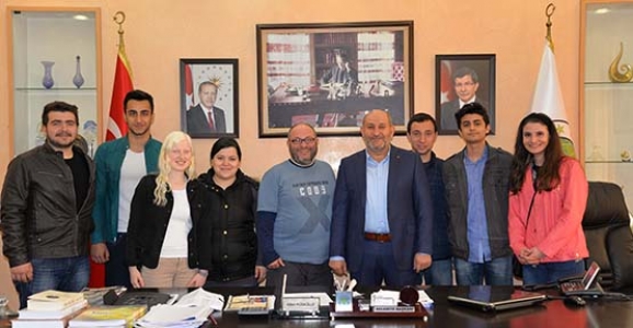 GENÇ TİYATROCULAR, BAŞKAN PÜSKÜLLÜ’YÜ ZİYARET ETTİ