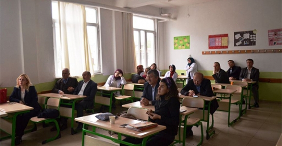 GENÇLERİMİZİN SAĞLIĞINDA SAĞLIK ÇALIŞANI VE ÖĞRETMEN İŞBİRLİĞİ