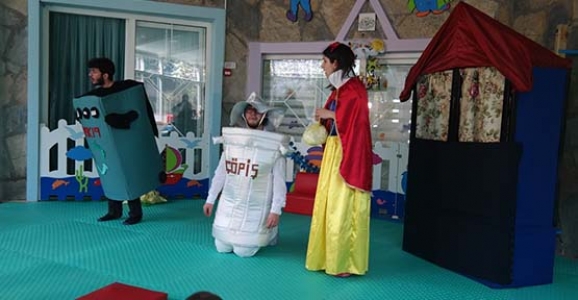 GERİ DÖNÜŞÜM SOKAĞI ÇOCUKLARI GÜLDÜRDÜ