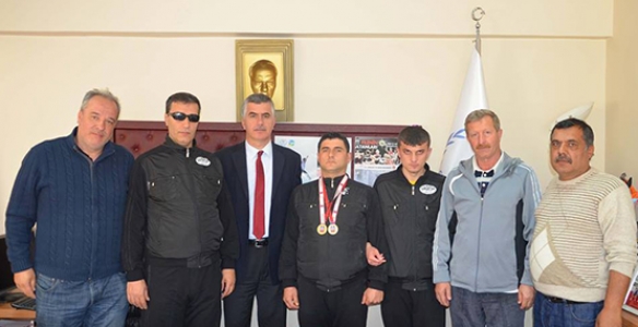 GÖRME ENGELLİLER MADALYA İLE DÖNDÜ