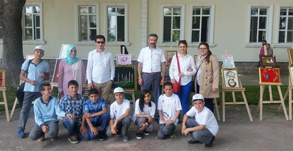 İMAM HATİP ORTAOKULUNUN SERGİSİ İLGİ GÖRDÜ
