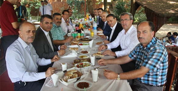 HASAN AKCAN BEYAZLI’YA VEDA YEMEĞİ DÜZENLEDİ