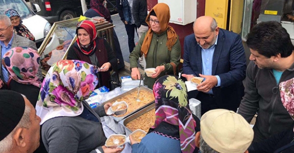 HENDEK BELEDİYESİ AŞURE DAĞITTI