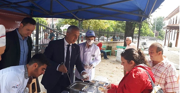 Hendek Belediyesi Aşure İkram Etti