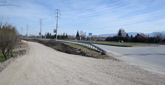 HENDEK BELEDİYESİ HIZ KESMEDEN ÇALIŞIYOR