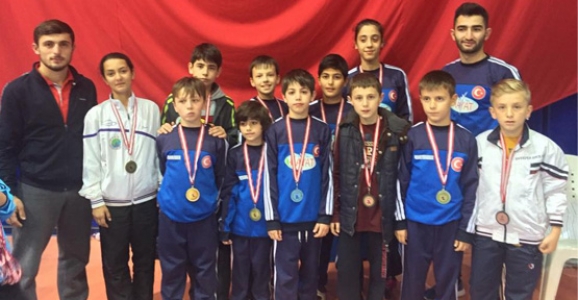 HENDEK BELEDİYESİ KARATE TAKIMI KOCAELİYİ SALLADI