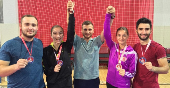 HENDEK BELEDİYESİ KARATE TAKIMI PARLADI