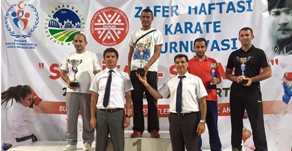 HENDEK BELEDİYESİ KARATE TAKIMI ZİRVEDE