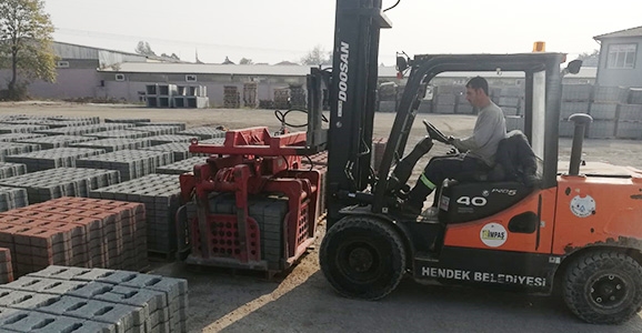 Hendek Belediyesi Yardıma Devam Ediyor