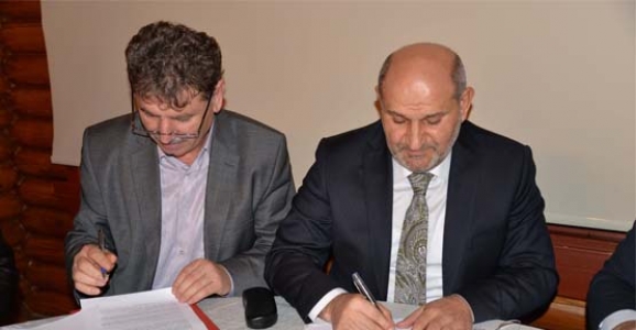 HENDEK BELEDİYESİ’NDE İMZALAR ATILDI