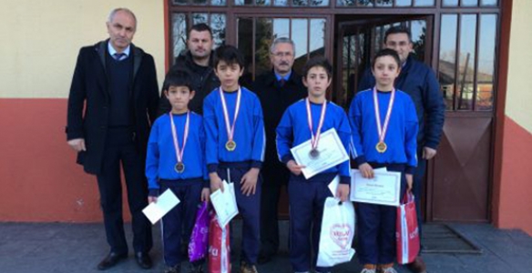 HENDEK ÇAMLICALI GÜREŞCİLERDEN 4.MADALYA