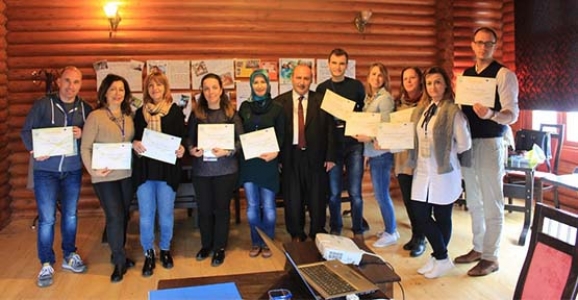 HENDEK CUMHURİYET İLKOKULU SINIRLARI AŞIYOR