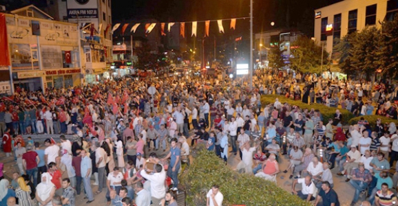 HENDEK DEMOKRASİ NÖBETİNDE