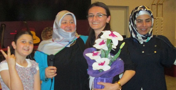 HENDEK EĞİTİM BİR SEN ANNELER GÜNÜNÜ KUTLADI