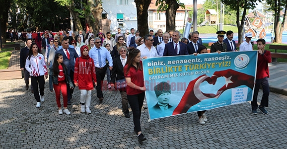 Hendek Gençliğinden 100. Yıl Yürüyüşü