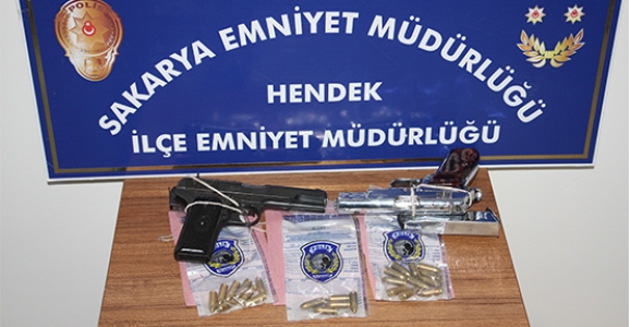 HENDEK İLÇE EMNİYET'İN ŞÜPHELENDİĞİ ARAÇTAN ÇIKANLAR 