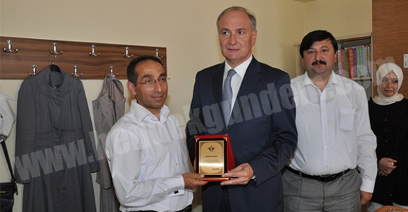 HENDEK İMAM-HATİP ORTAOKULU KALİTESİNİ TESCİLLEDİ