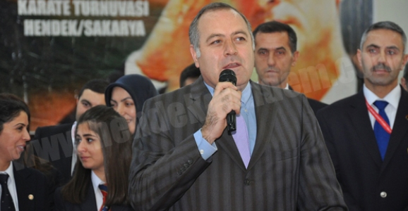 HENDEK KAYMAKAMI MİLLETVEKİLLİĞİ YOLUNDA