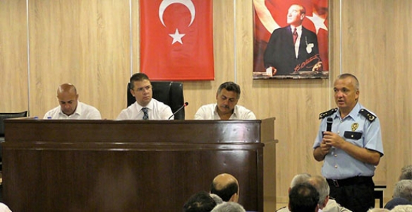 HENDEK KAYMAKAMLIĞI MUHTARLARLA TOPLANTI YAPTI