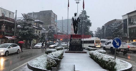 Hendek Merkezde Kar Yağışı Başladı 