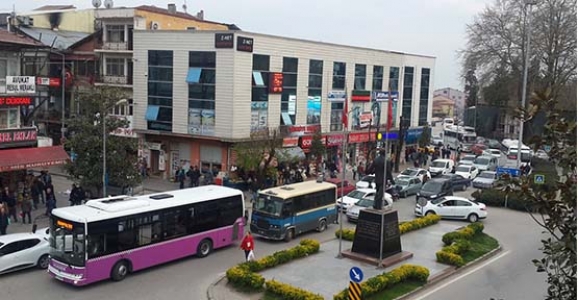 HENDEK MERKEZDE TRAFİK FELÇ