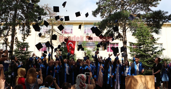 HENDEK MESLEK YÜKSEKOKULUNDA MEZUNİYET HEYECANI