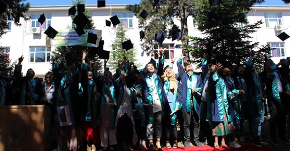 Hendek MYO 21. Mezunlarını Coşkuyla Uğurladı