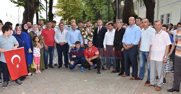 HENDEK ŞAMPİYON TEMİZCE’Yİ KARŞILADI