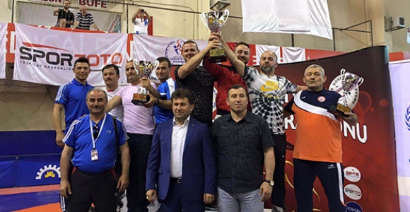 HENDEK ŞAMPİYONLUKLARA DOYMUYOR