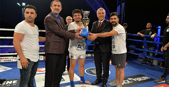 Hendek Semaları Marşlarla İnledi