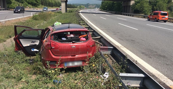 HENDEK TEM OTOYOLUNDA KAZA İKİ YARALI