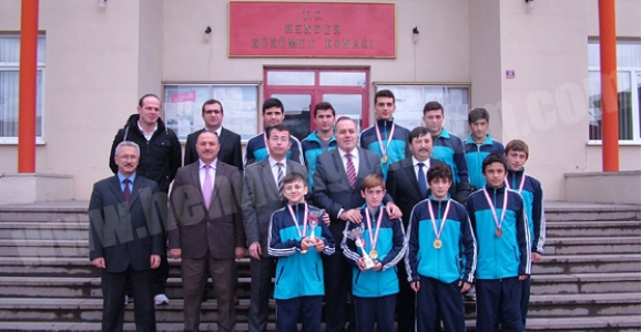 HENDEK TİCARET LİSESİ YİNE SAKARYA ŞAMPİYONU